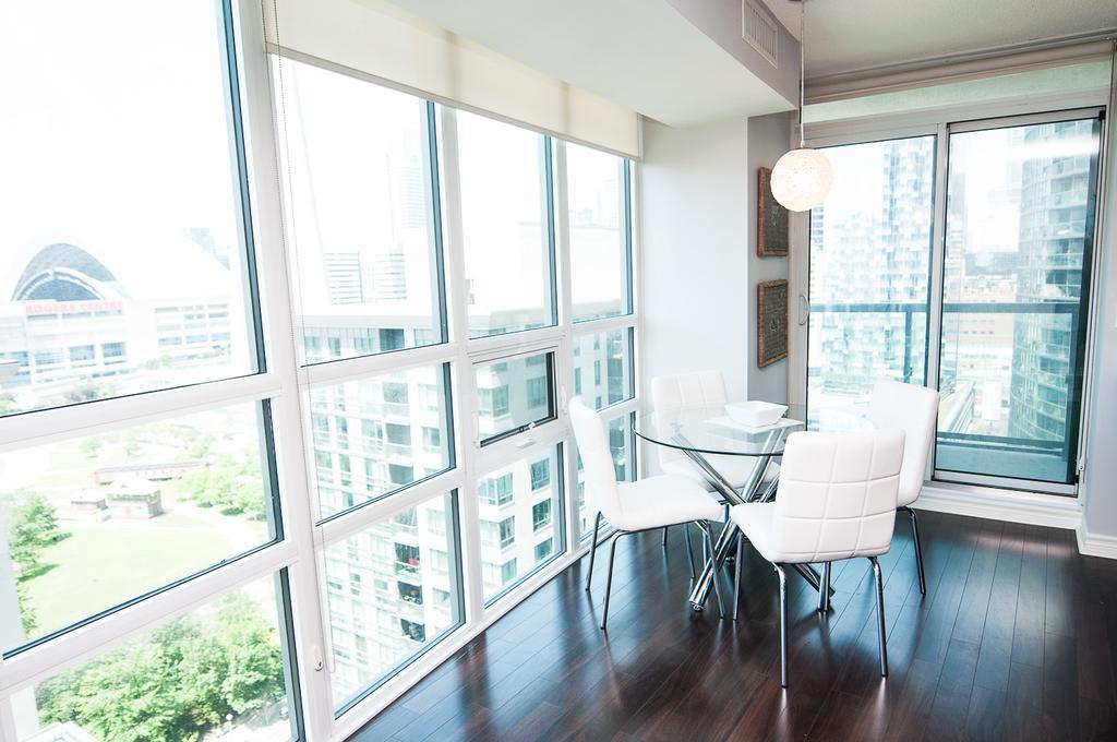 Napa Furnished Suites At Cn Tower & Maple Leaf Square Toronto Buitenkant foto