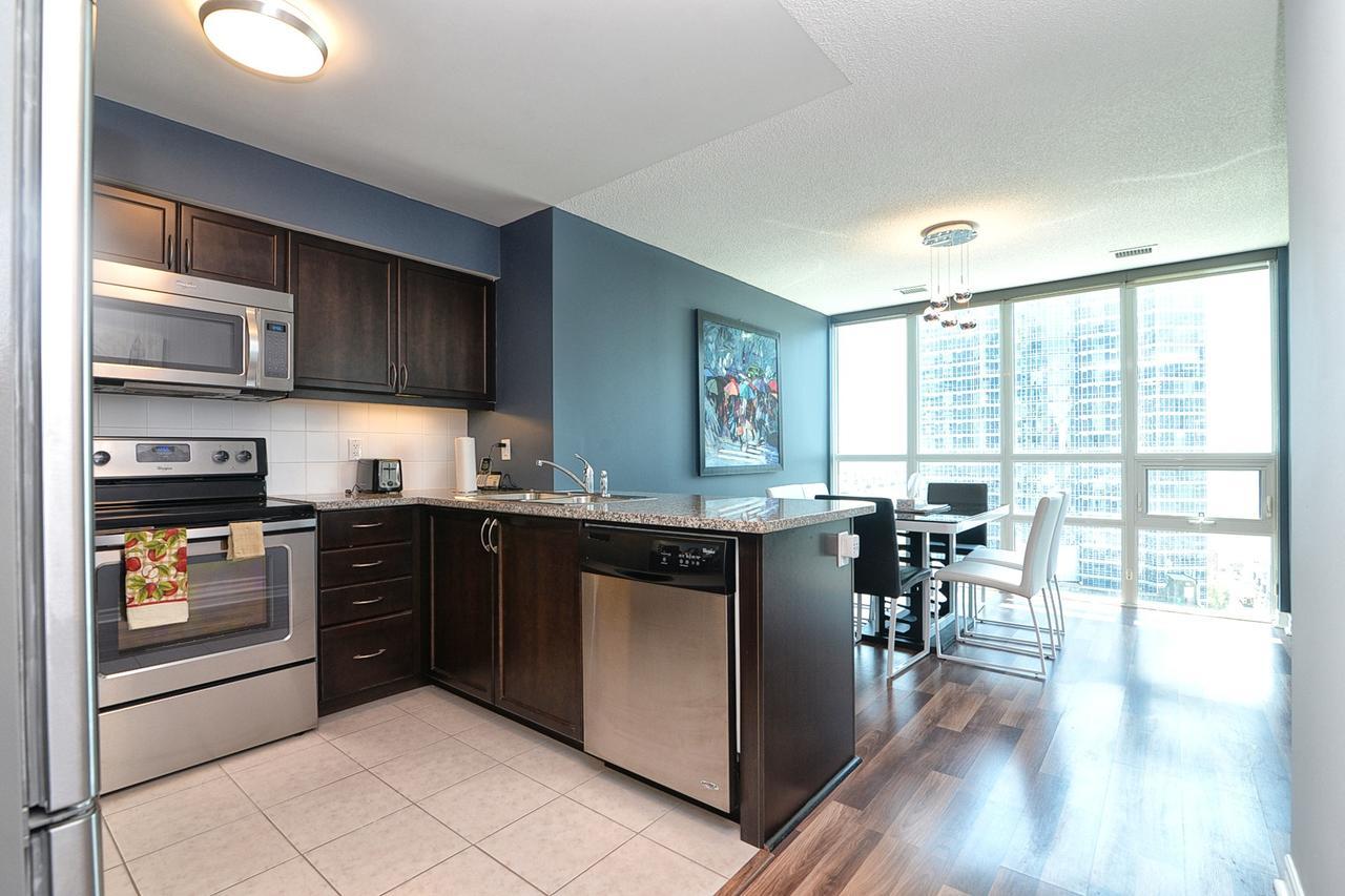 Napa Furnished Suites At Cn Tower & Maple Leaf Square Toronto Buitenkant foto