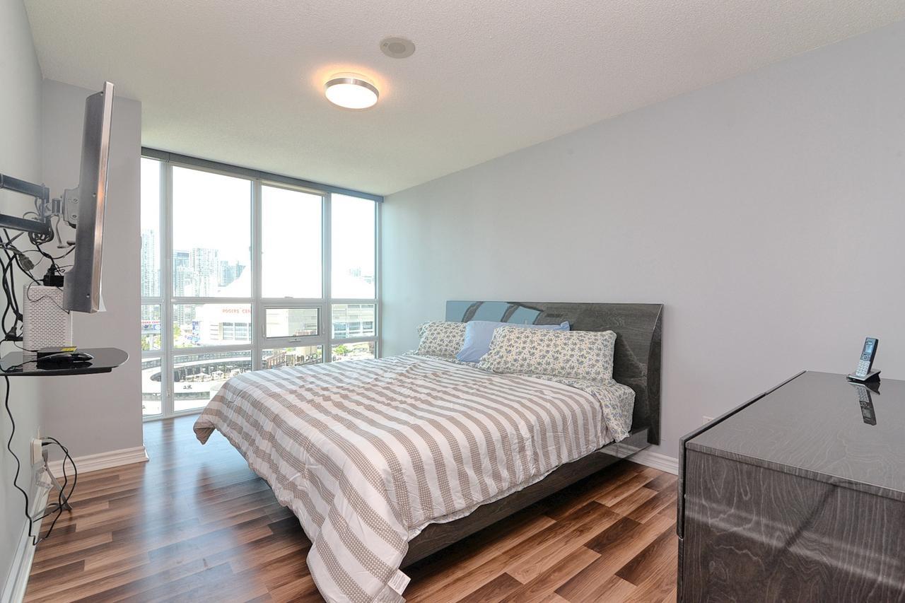 Napa Furnished Suites At Cn Tower & Maple Leaf Square Toronto Buitenkant foto