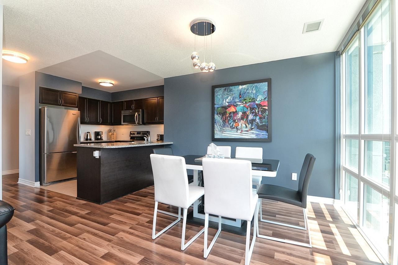Napa Furnished Suites At Cn Tower & Maple Leaf Square Toronto Buitenkant foto