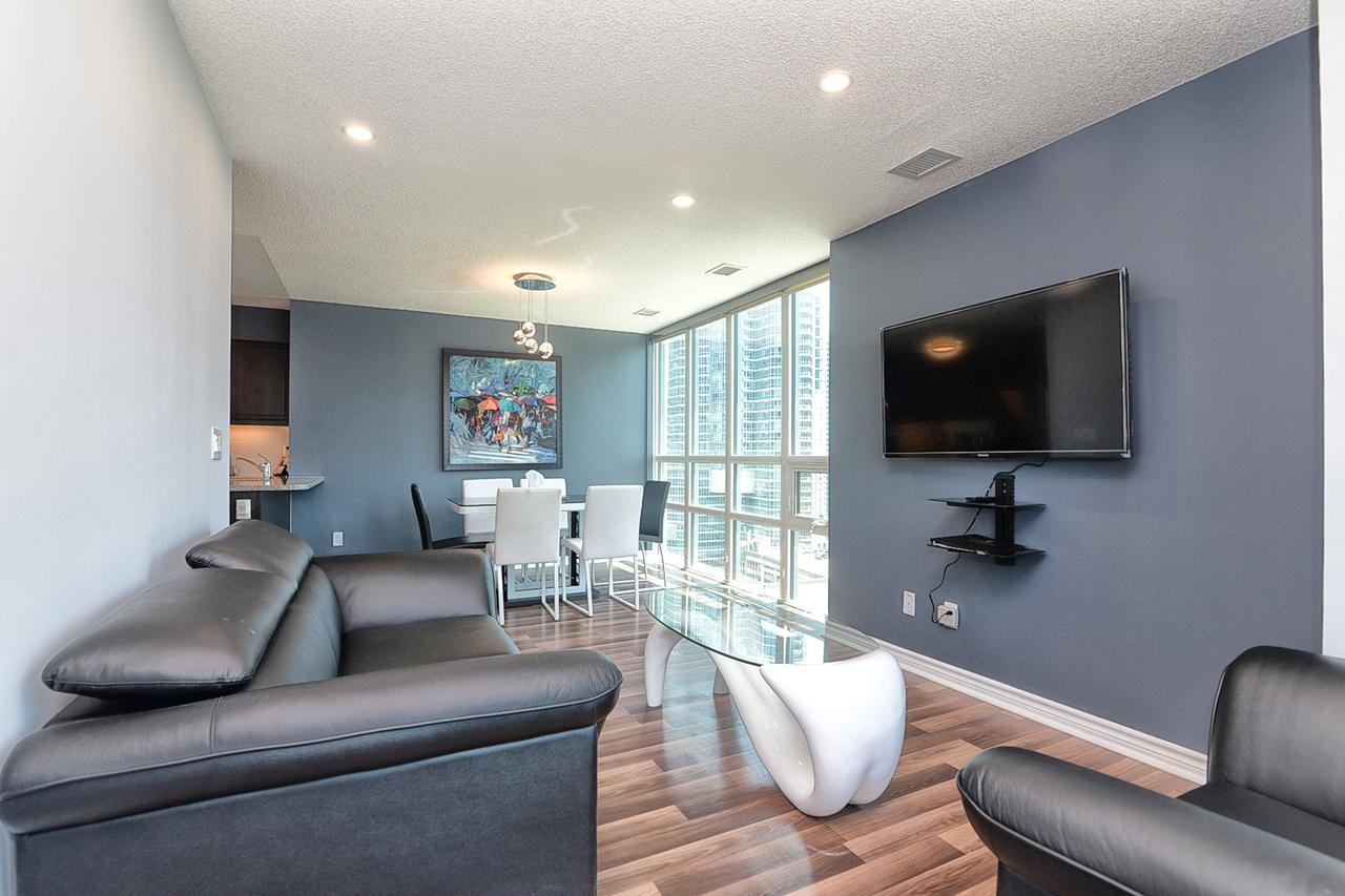 Napa Furnished Suites At Cn Tower & Maple Leaf Square Toronto Buitenkant foto