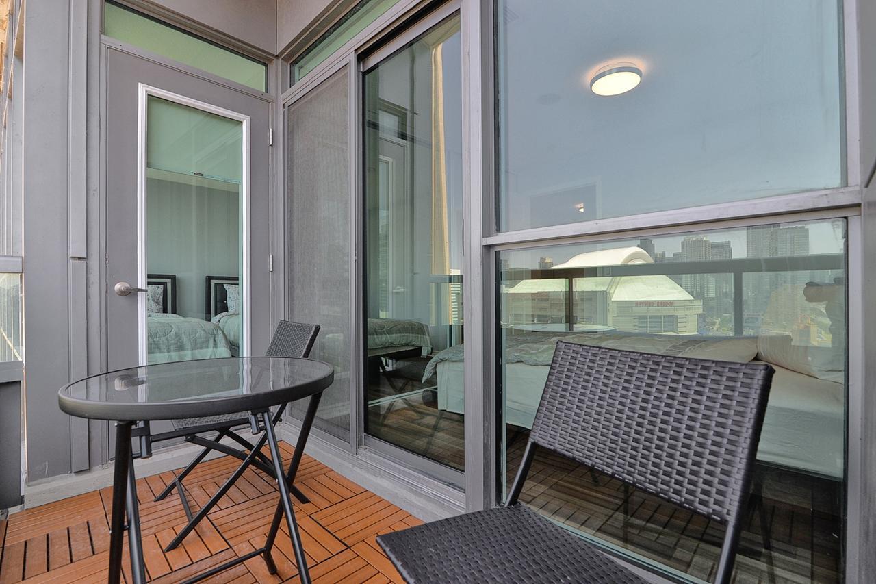 Napa Furnished Suites At Cn Tower & Maple Leaf Square Toronto Buitenkant foto