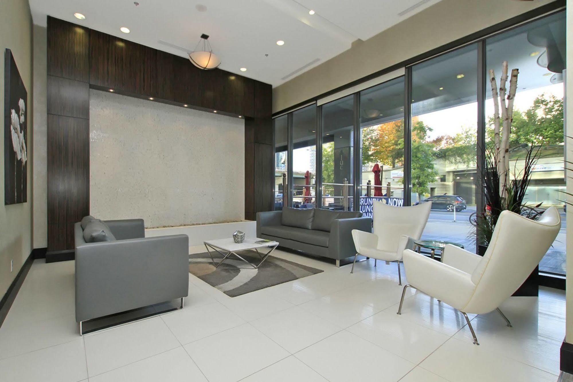 Napa Furnished Suites At Cn Tower & Maple Leaf Square Toronto Buitenkant foto