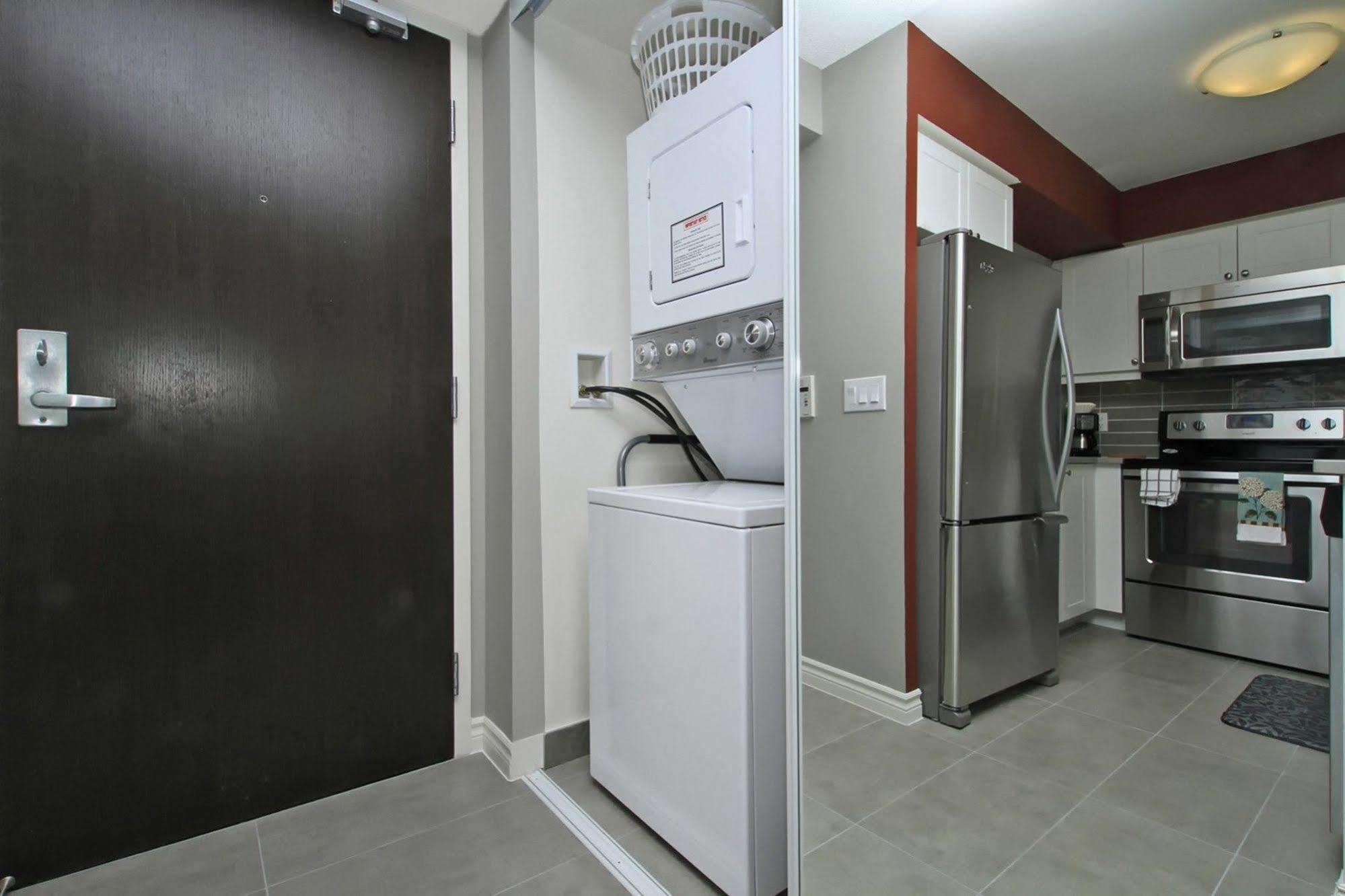 Napa Furnished Suites At Cn Tower & Maple Leaf Square Toronto Buitenkant foto
