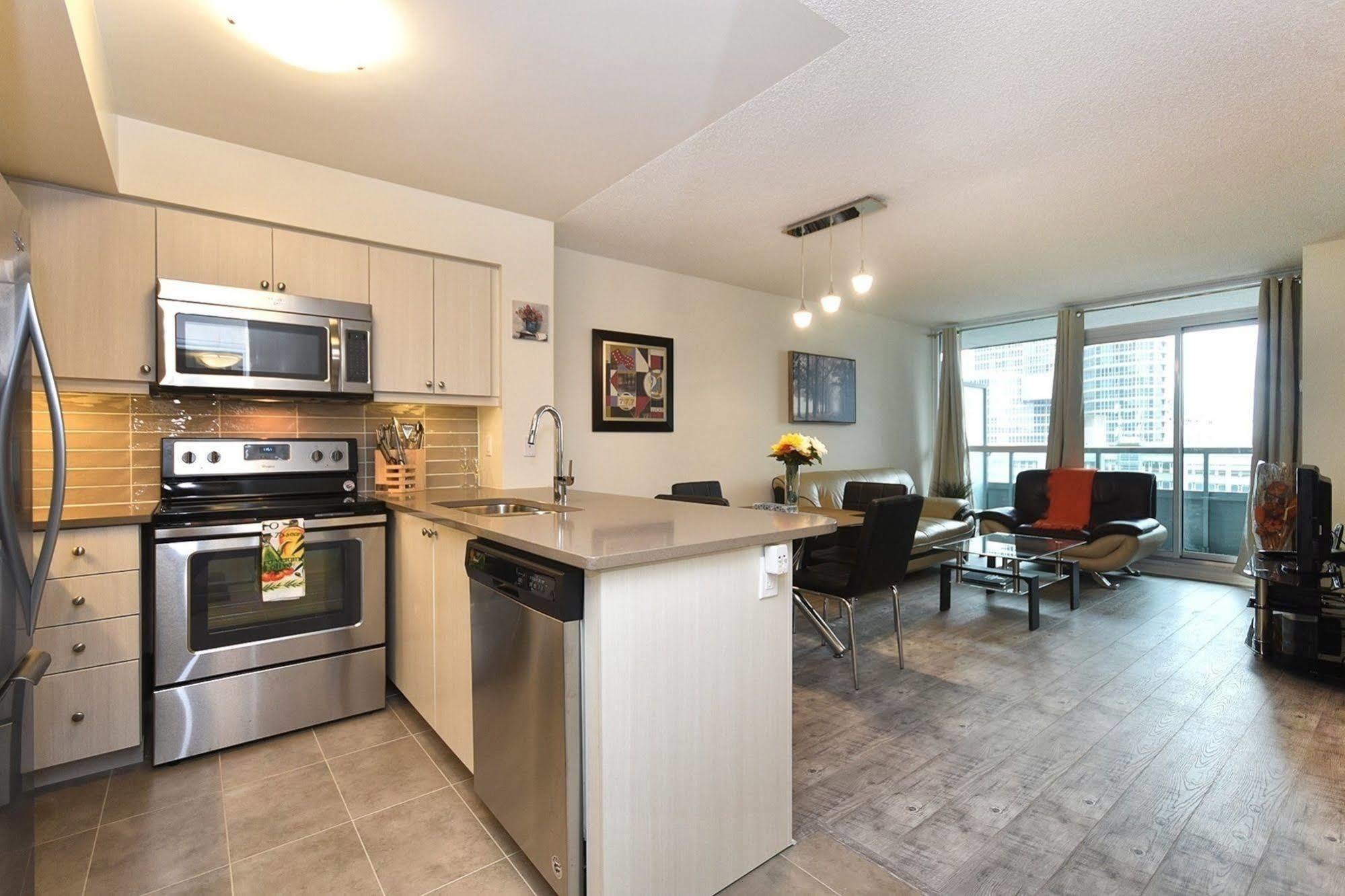 Napa Furnished Suites At Cn Tower & Maple Leaf Square Toronto Buitenkant foto
